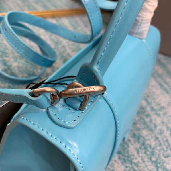 Ba*len*cia*ga hourglass