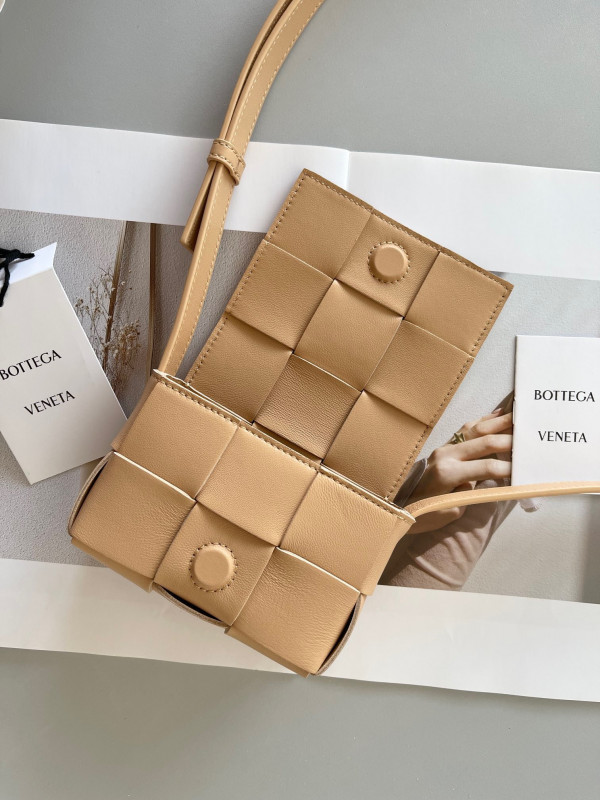 bo*te*ga Ve*ne*ta candy mini cassette-12*8*4cm