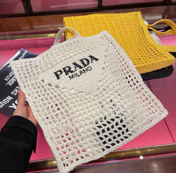 Pra*a raffia tote bag