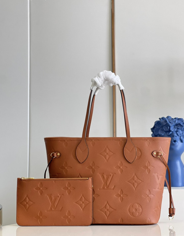 l0*is V*t0n neverfull mm