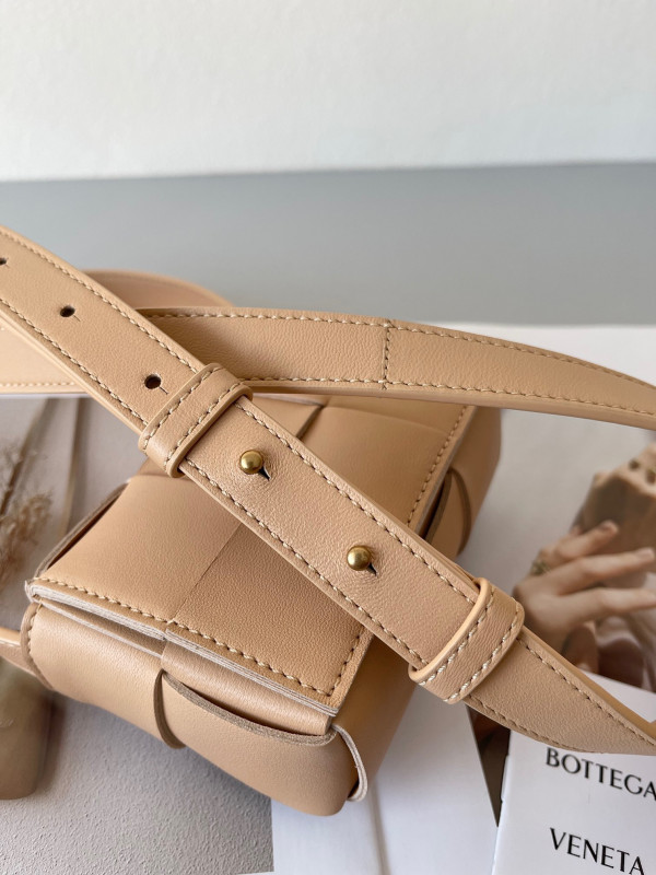 bo*te*ga Ve*ne*ta candy mini cassette-12*8*4cm