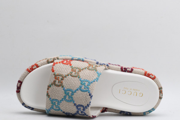 G*u*i platform slide sandal