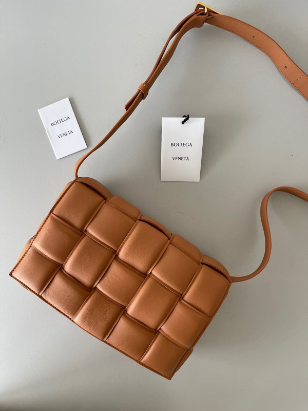 bo*te*ga Ve*ne*ta cassette