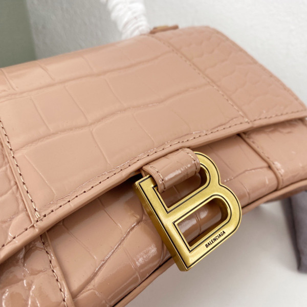 Ba*len*cia*ga hourglass