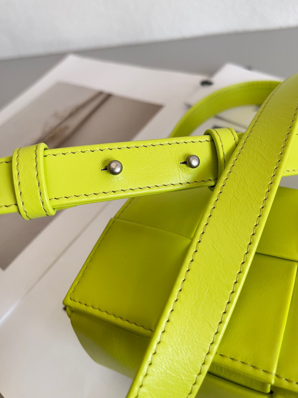 bo*te*ga Ve*ne*ta candy mini cassette-12*8*4cm