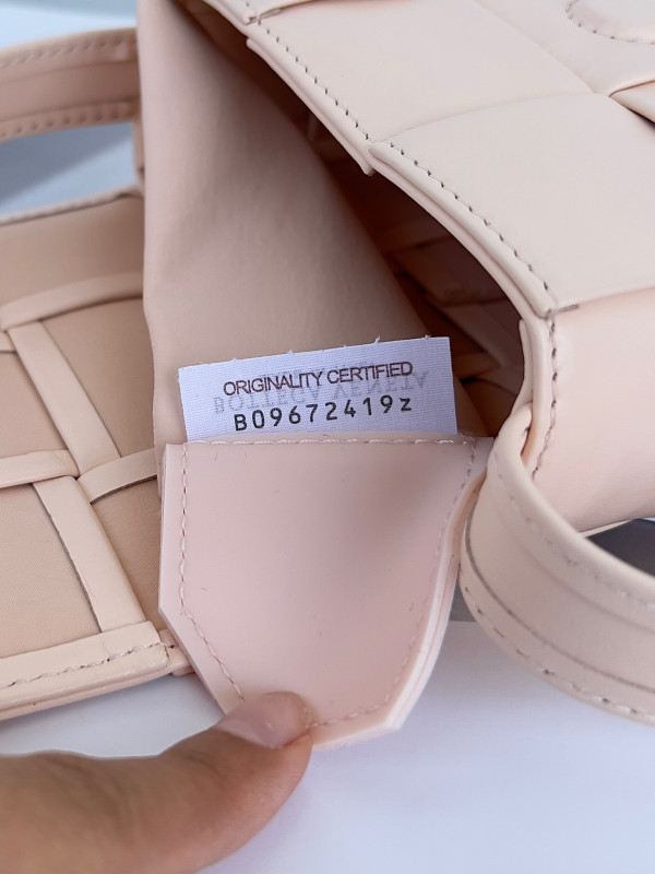 bo*te*ga Ve*ne*ta candy mini cassette-12*8*4cm