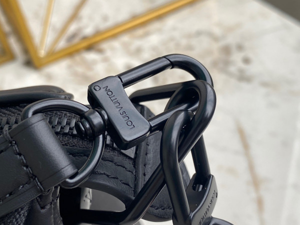 l0*is V*t0n coussin pm