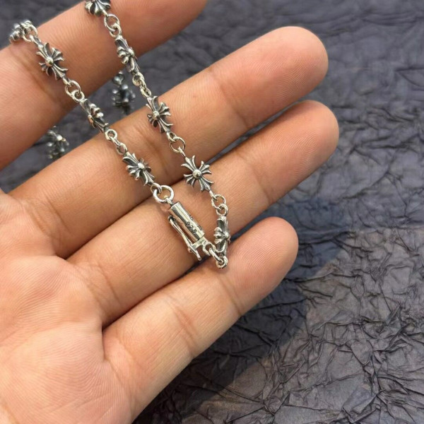 Ch**me He**ts necklace