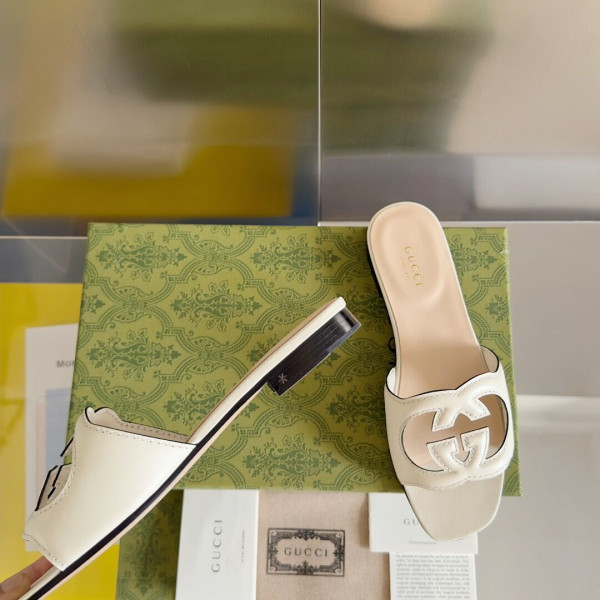 G*u*i  slide sandal