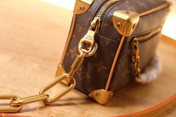 l0*is V*t0n mini soft trunk