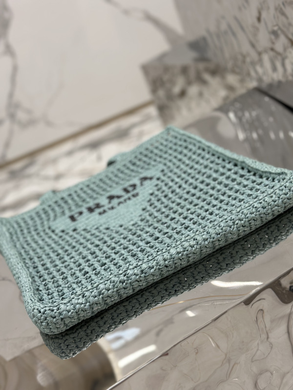 Pra*a crochet tote bag