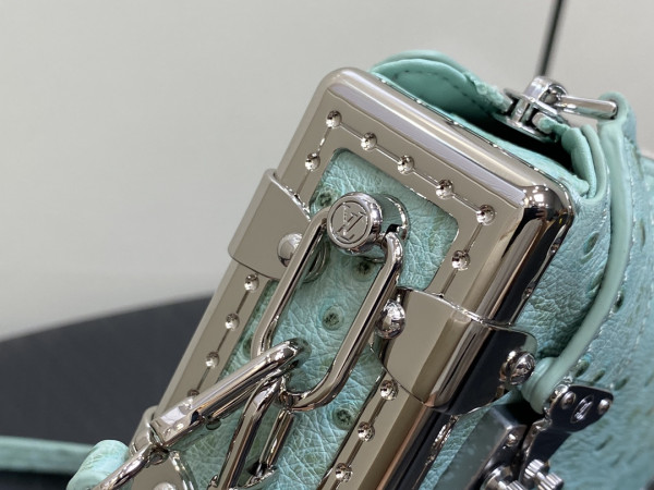 l0*is V*t0n slim trunk-23*12*4cm