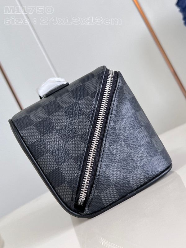 l0*is V*t0n toiletry bag-24*13*13cm