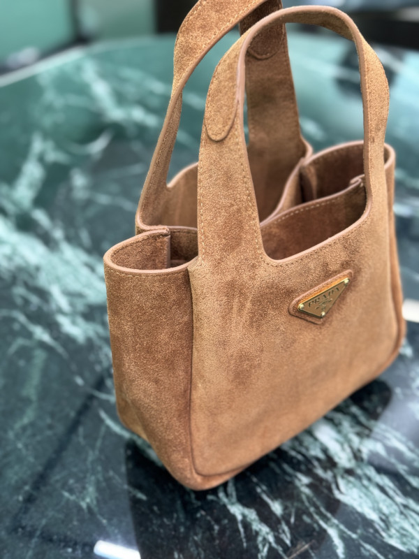 Pra*a woolen bucket bag-18*15.5*10cm