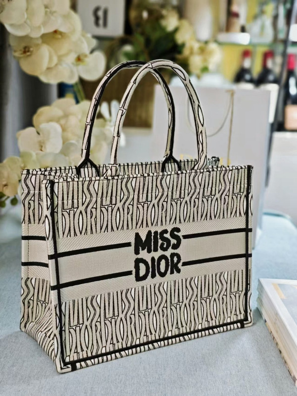 MEDIUM DIRO BOOK TOTE-36.5X27.5X16.5CM