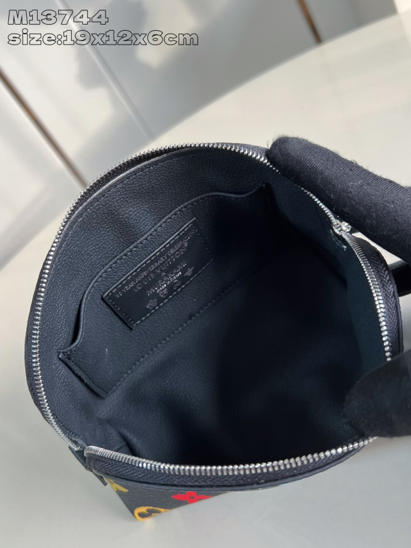 l0*is V*t0n cosmetic pouch pm-19*12*6cm