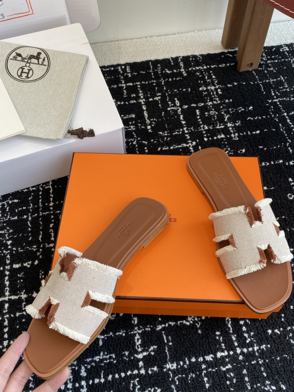 H**mes sandals