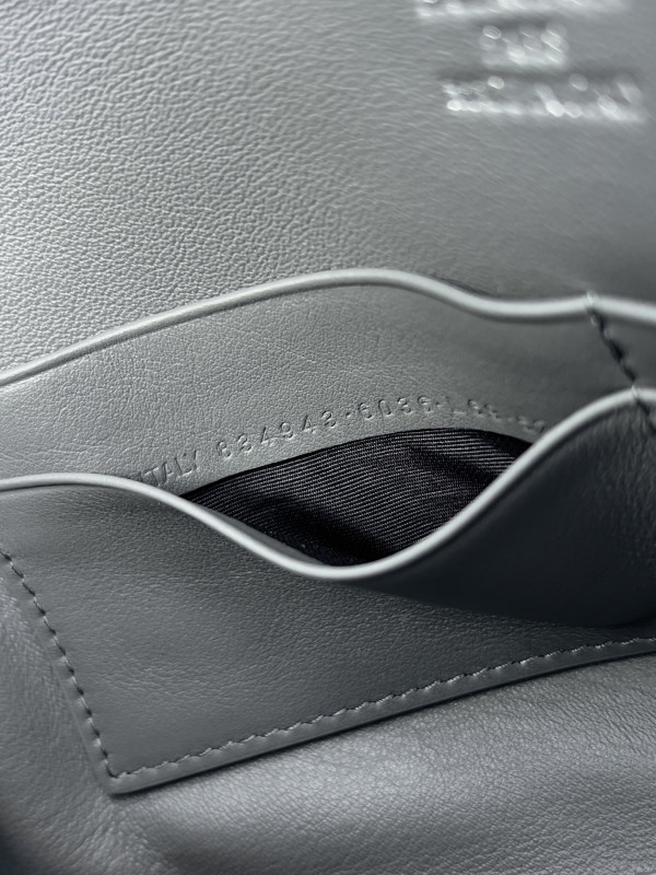 Ba*len*cia*ga bel air small clutch