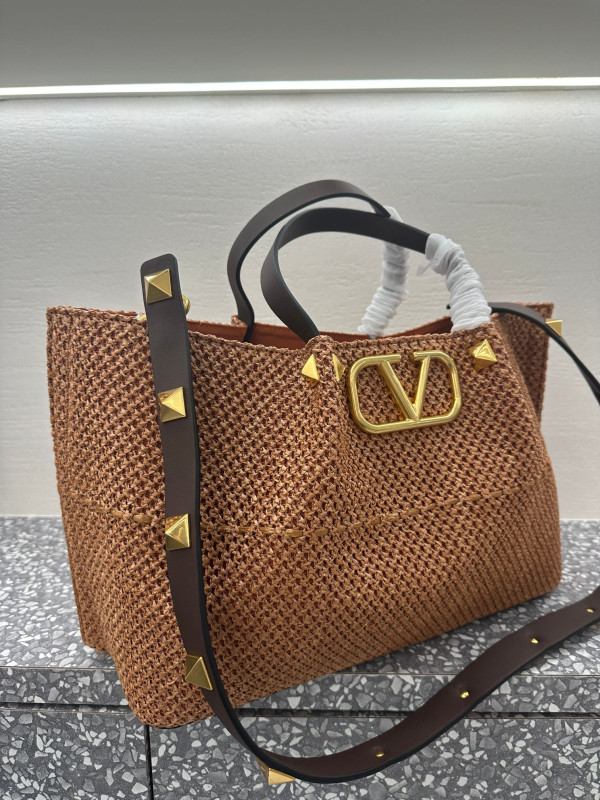 VALENTINO MEDIUM STRAW SUMMER TOTE